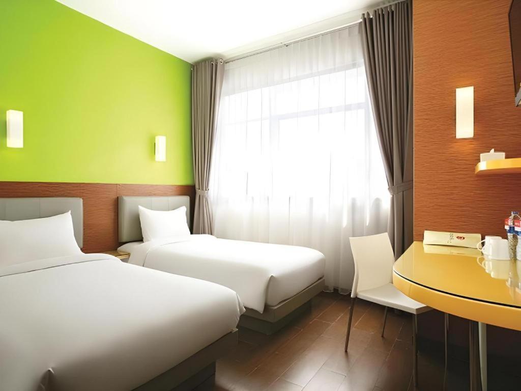 Amaris Hotel Pakuan Bogor Esterno foto