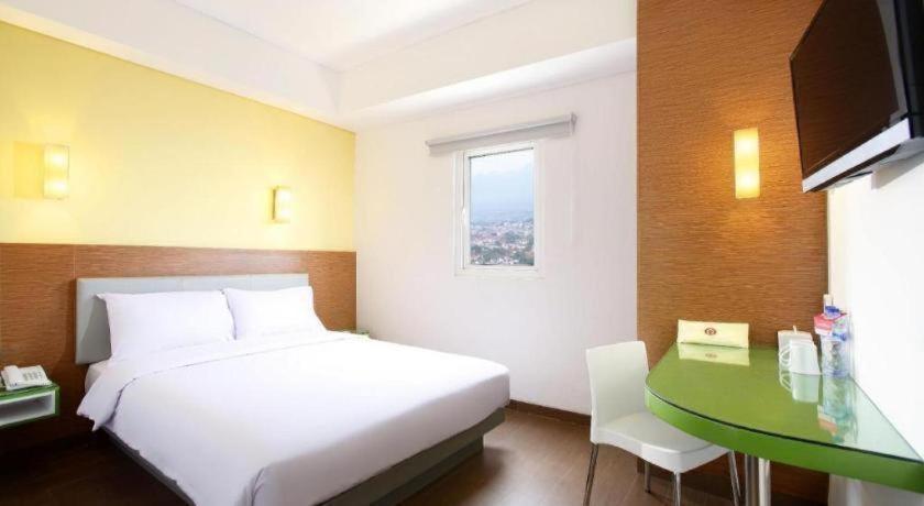 Amaris Hotel Pakuan Bogor Esterno foto